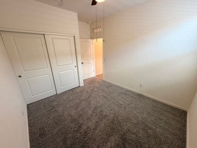 Building Photo - Newer 4 Bed / 3 bath Single Level home with Den