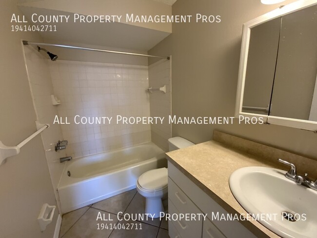 Building Photo - 914 Royal Palm Dr