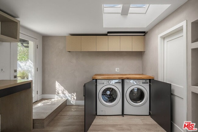 Building Photo - 2963 Virginia Ave