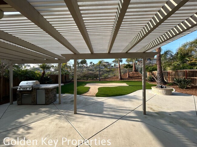 Building Photo - Beautiful Executive home located in the Ravinia community in Calavera Hills!