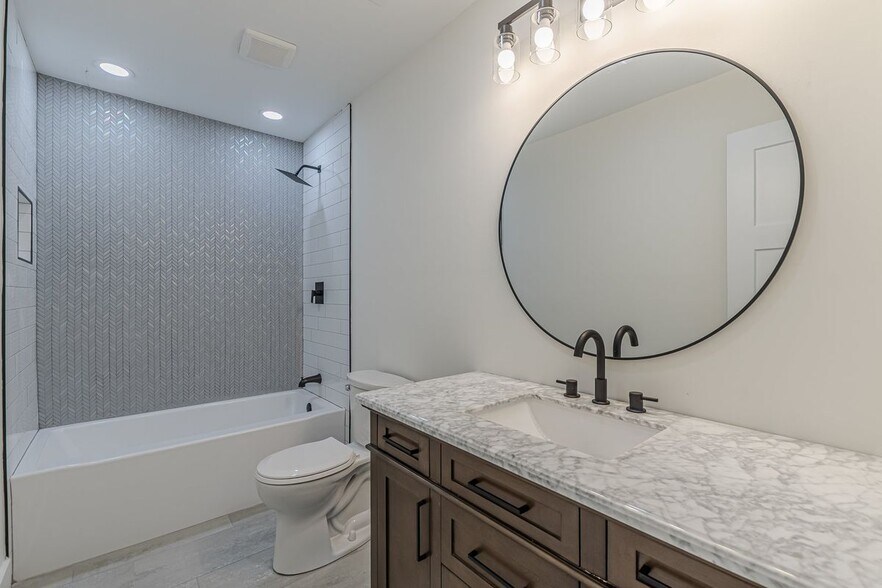 Building Photo - 525 Rosemont Dr