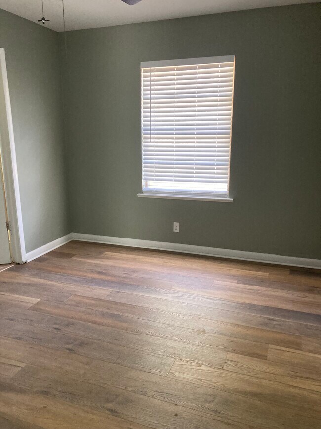 Building Photo - 1704 W Birge St