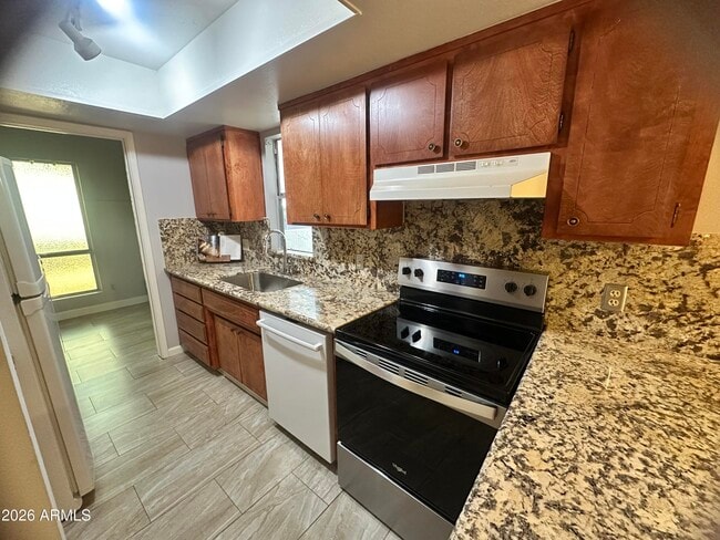 Building Photo - 5208 S Hazelton Ln