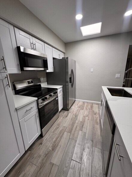 Kitchen Appliances - 4172 N Western Winds Dr