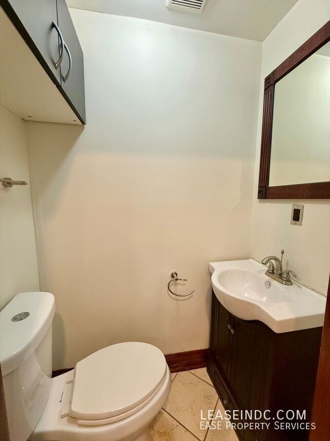 Building Photo - 2011 4th St NW