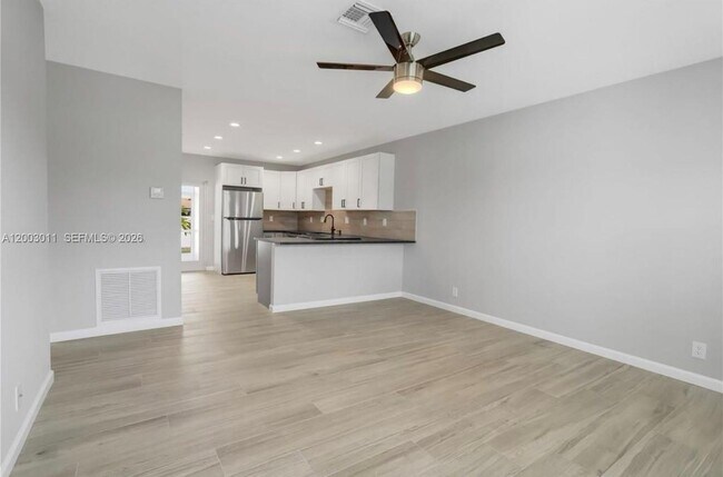 Building Photo - 2550 N Diexe Hwy