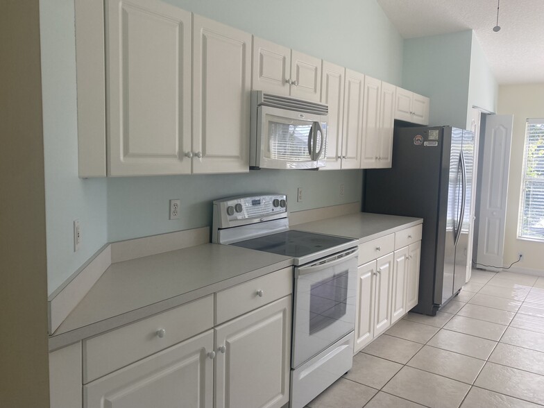 Building Photo - 1117 Compass Row