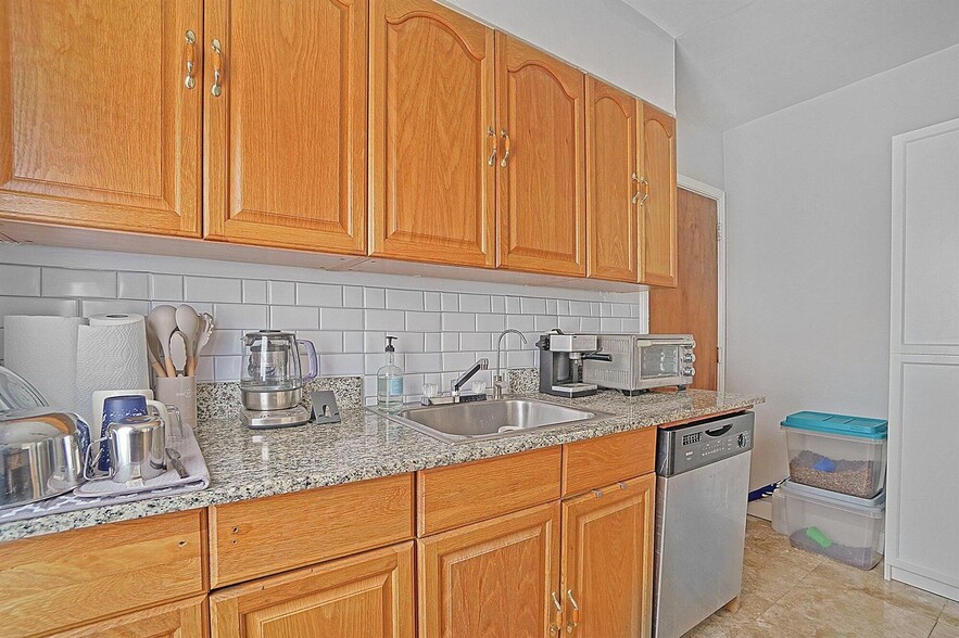 Building Photo - 530 SW 10th St