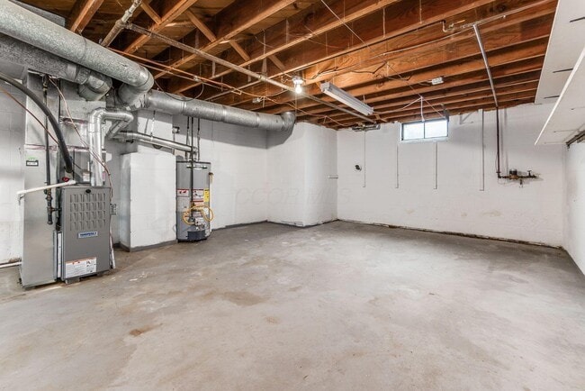 Building Photo - 3070 Lotz Dr
