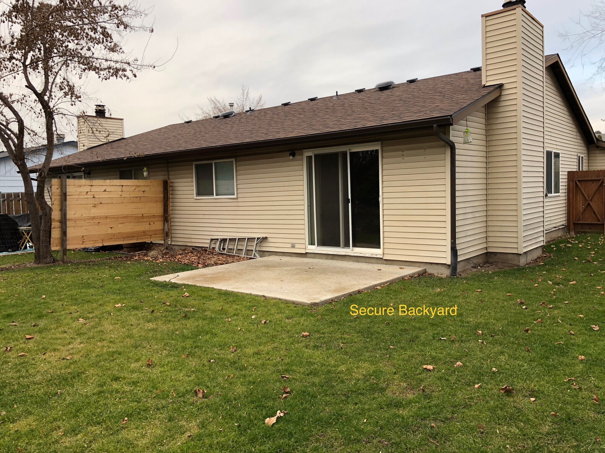 Building Photo - 583 Amanita St