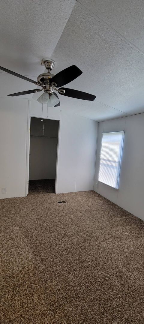 Building Photo - Ready to Move in