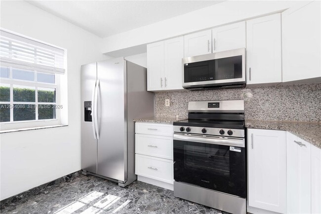 Building Photo - 9044 SW 148th Ct