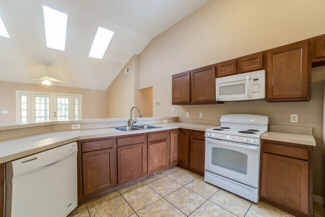 Building Photo - 4924 Labrador Ln