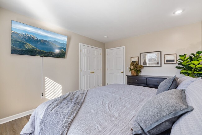 Building Photo - 707 Bagwell Ct