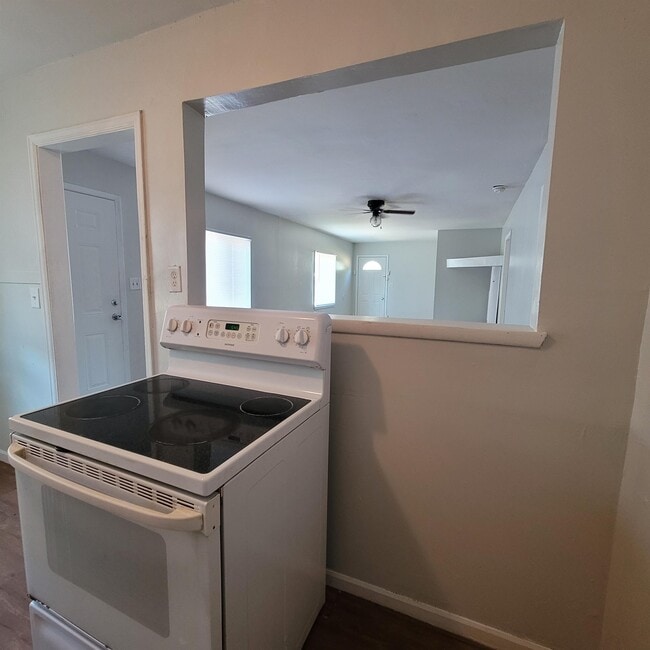 Building Photo - 818 S Terrace Dr