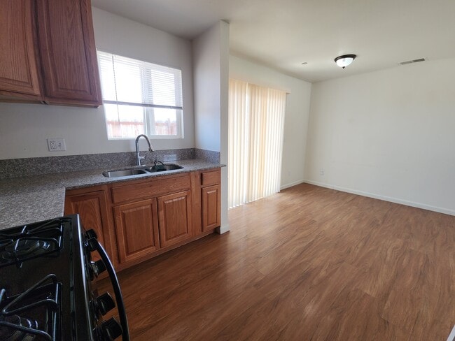 Building Photo - 151 Amberidge Dr