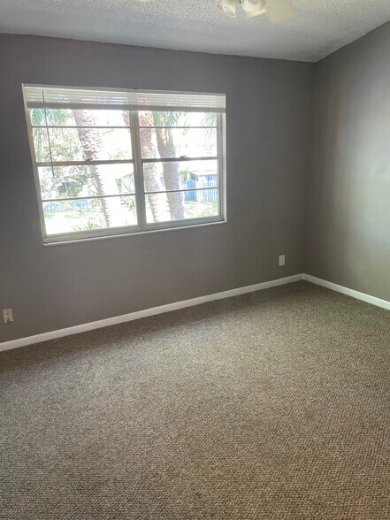 Building Photo - 131 SW 3rd St