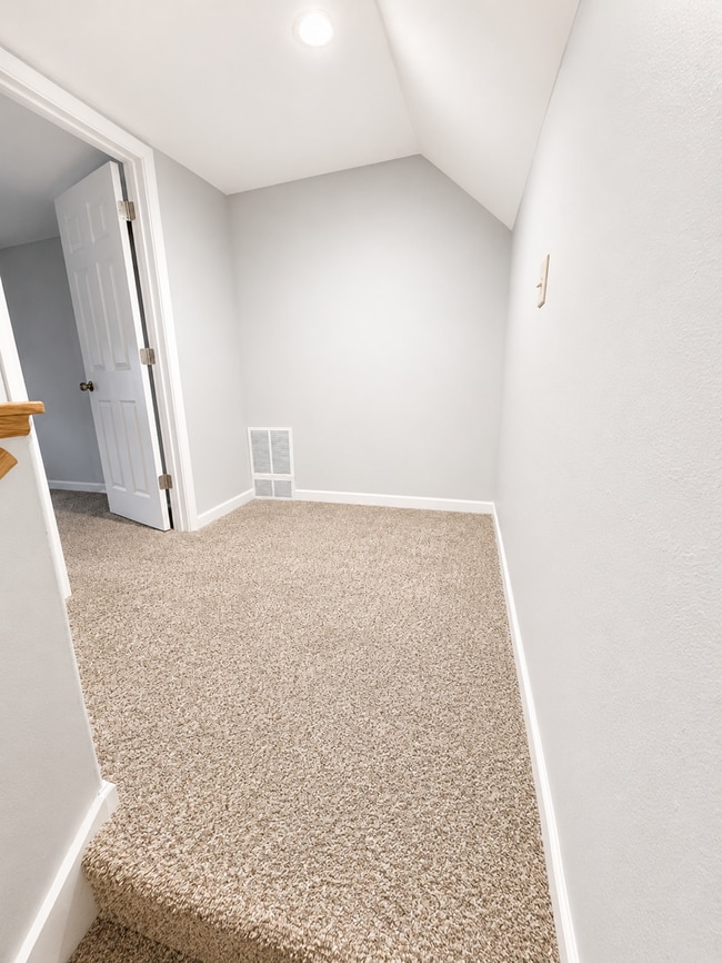 Building Photo - 3 Bed / 1 Bath Home in Dubuque