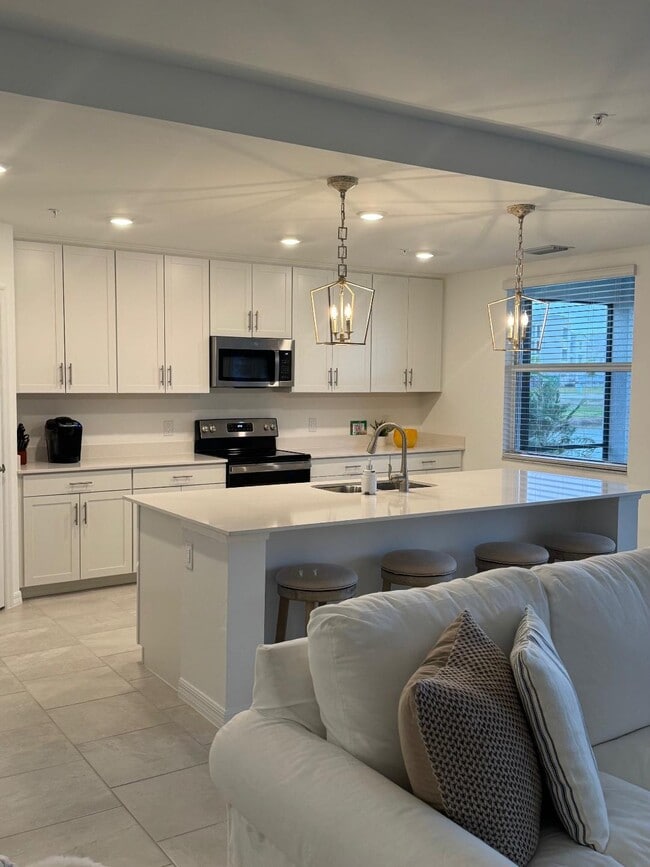 Building Photo - 5739 Oakmont Ct