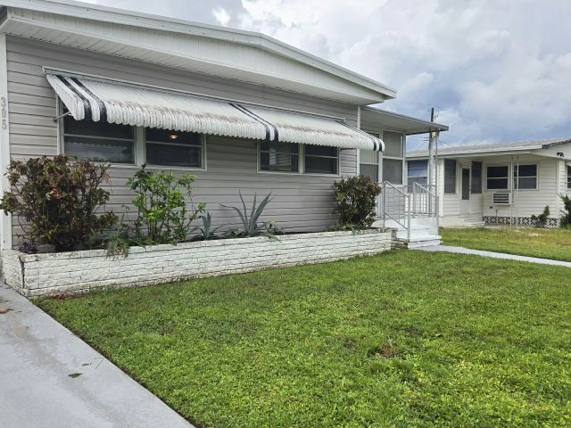 Building Photo - 305 49th Ave Dr W