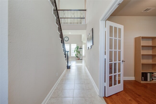 Building Photo - 12902 Oak Fls Dr