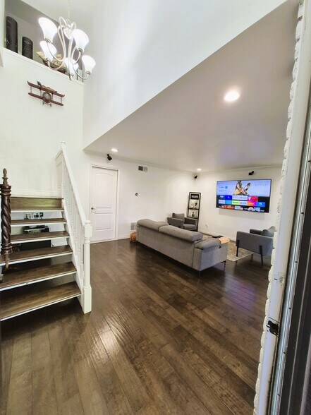 Building Photo - 5313 Sevilla Ct