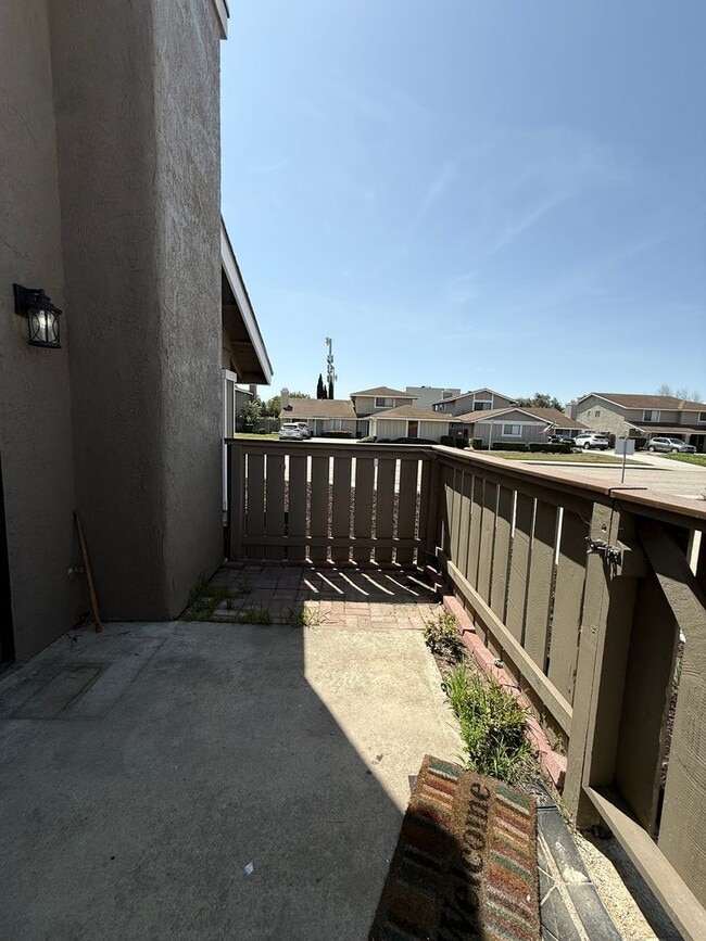 Building Photo - Orcutt Single Story Knollwood Terrace Condo with Attached One Car Garage