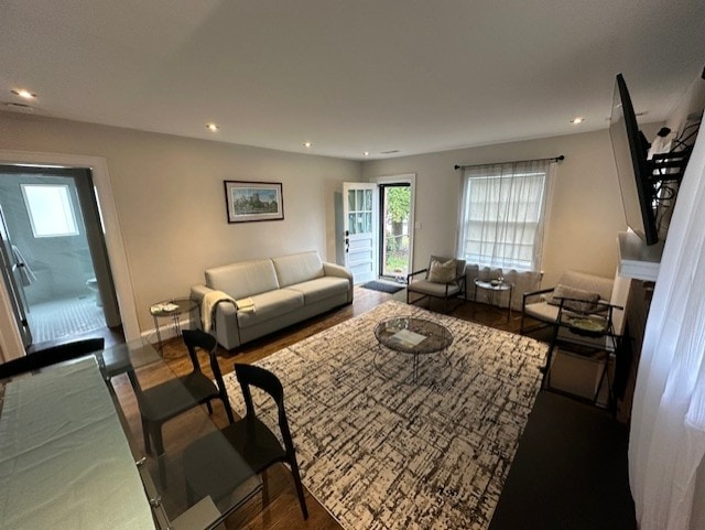 Building Photo - 811 5th Ave