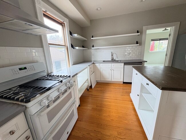 Building Photo - 312 Carolina St