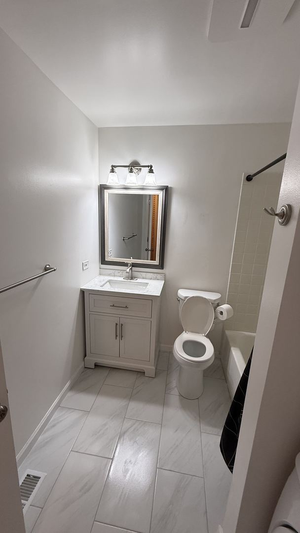 Building Photo - 306 Russet Way