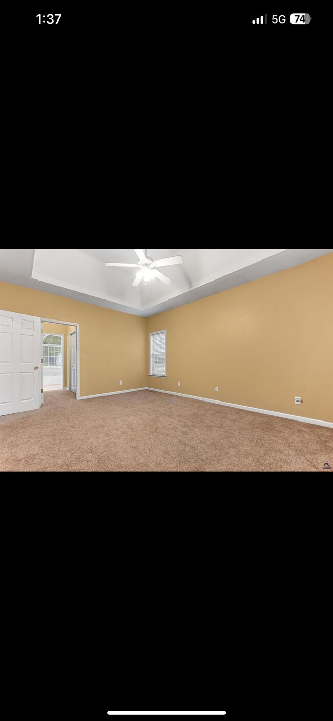Building Photo - 541 Edgefield Way
