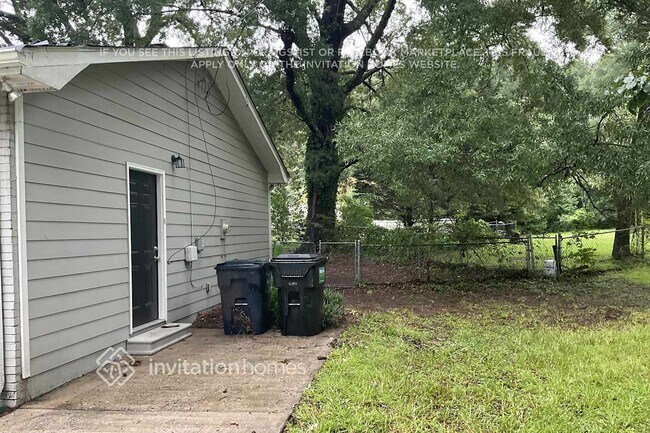 Building Photo - 10 Porter Cir