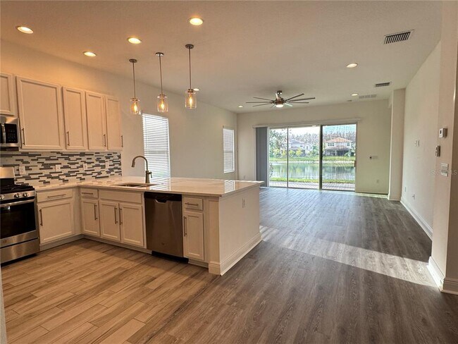 Building Photo - 31045 Lindentree Dr