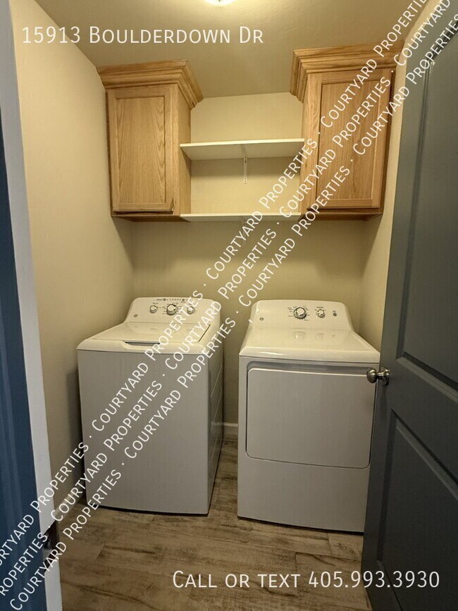 Building Photo - 15913 Boulderdown Dr