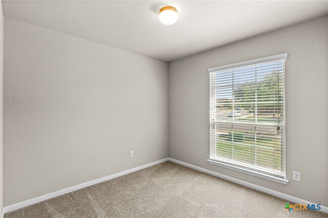 Building Photo - 213 Hoya Ln