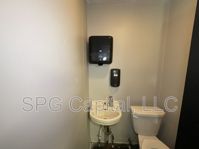 Building Photo - 477 High St