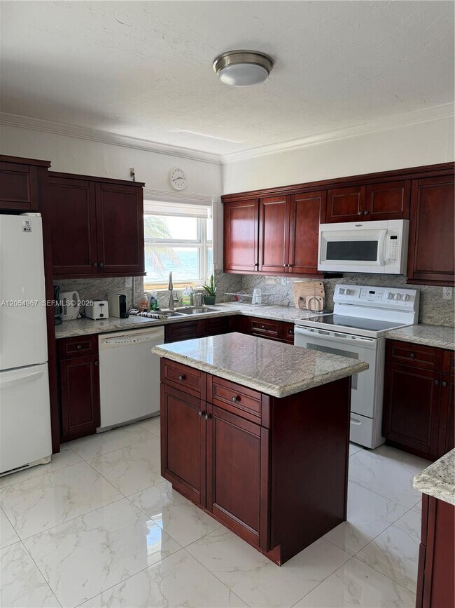 Building Photo - 3850 Galt Ocean Dr