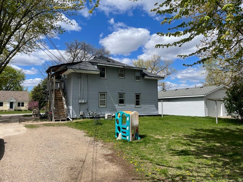 Building Photo - 315 S Willow St