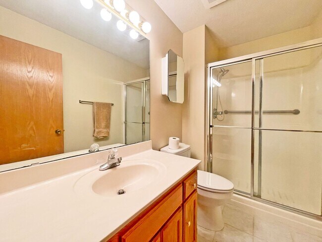 Building Photo - Luxury Maintenance-Free **One-Level Living...