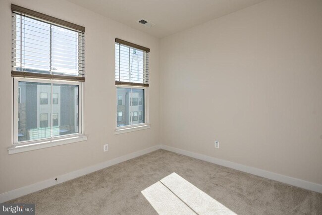 Building Photo - 1920 Four Roses St