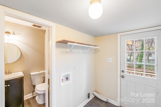 Building Photo - 5001 Vescova Ct