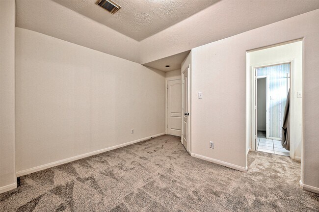 Building Photo - 6806 Rhodes Ct