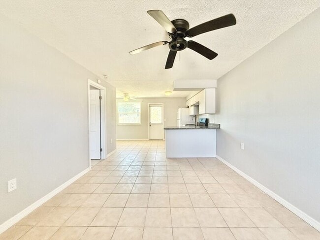 Building Photo - 3403 Palm Dr