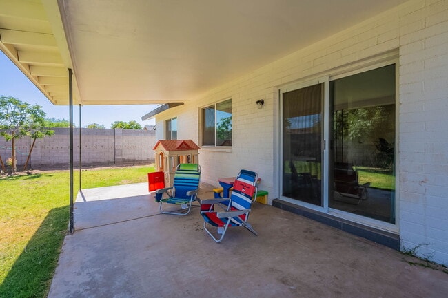 Building Photo - 651 E Kael Cir