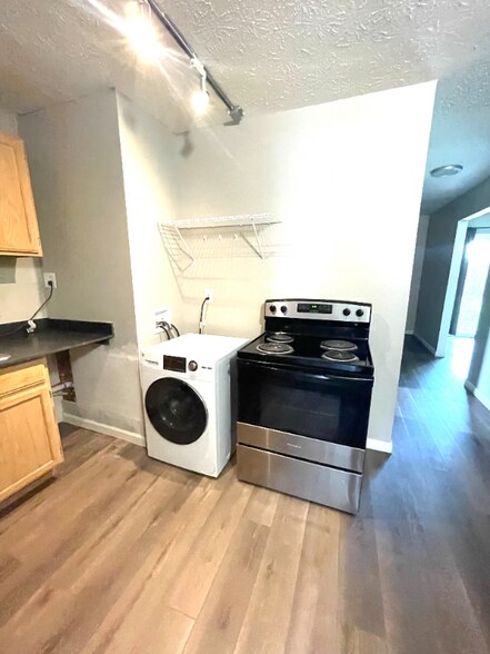 Building Photo - 9030 Reed Rd