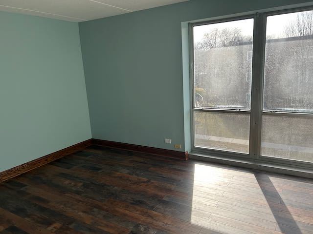 Building Photo - 1301 N Western Ave