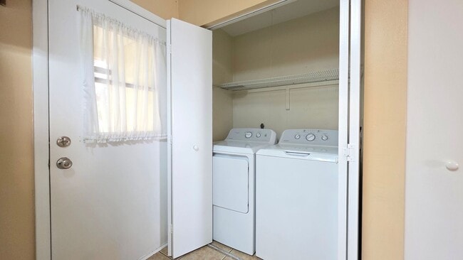 Building Photo - 2 bedroom, 1,5 bathroom townhouse in Mill Run