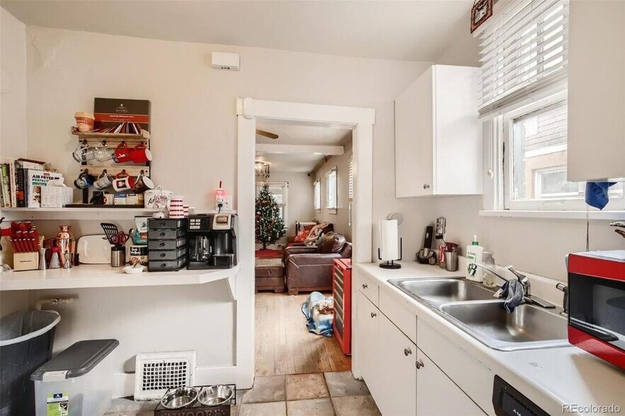 Building Photo - 2621 N Columbine St