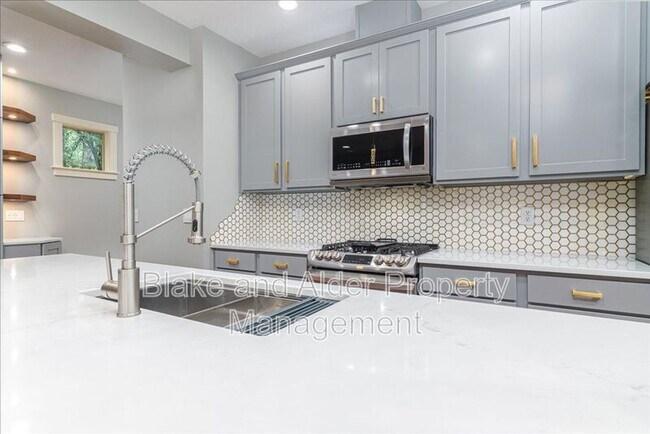 Building Photo - 7981 SW Kelso Ct