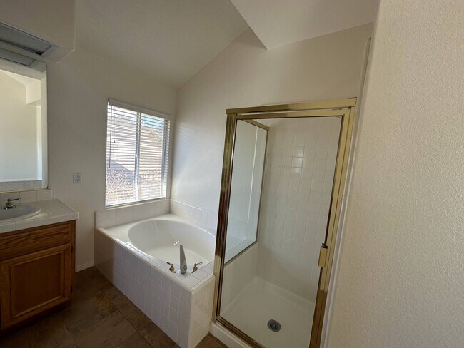 Building Photo - 549 Timberwood Ave